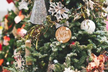 Create a Beautiful, Magical Scene for the Holidays: Ideas to Decorate a Fake Christmas Tree